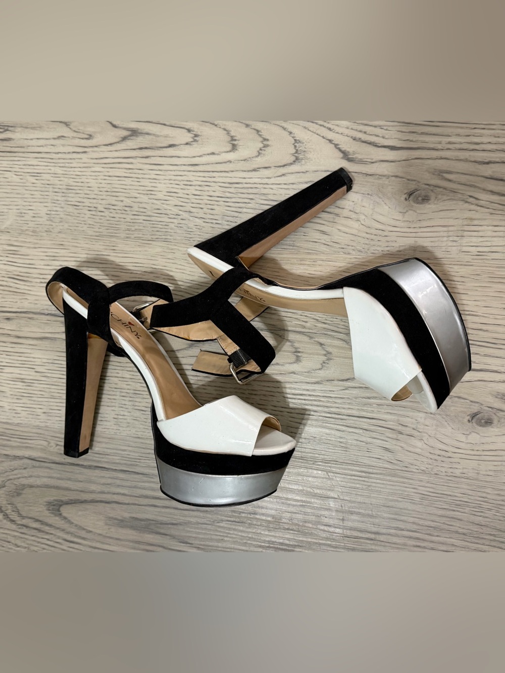 LUICHINY Platform 6 Inch Heels In Black & White Color Block Size 9 Worn ONCE - Picture 7 of 9